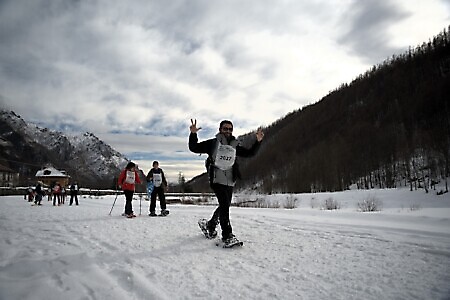 il nostro amico Leonardo, felice di ciaspolare giunge in Frazione Villaretto